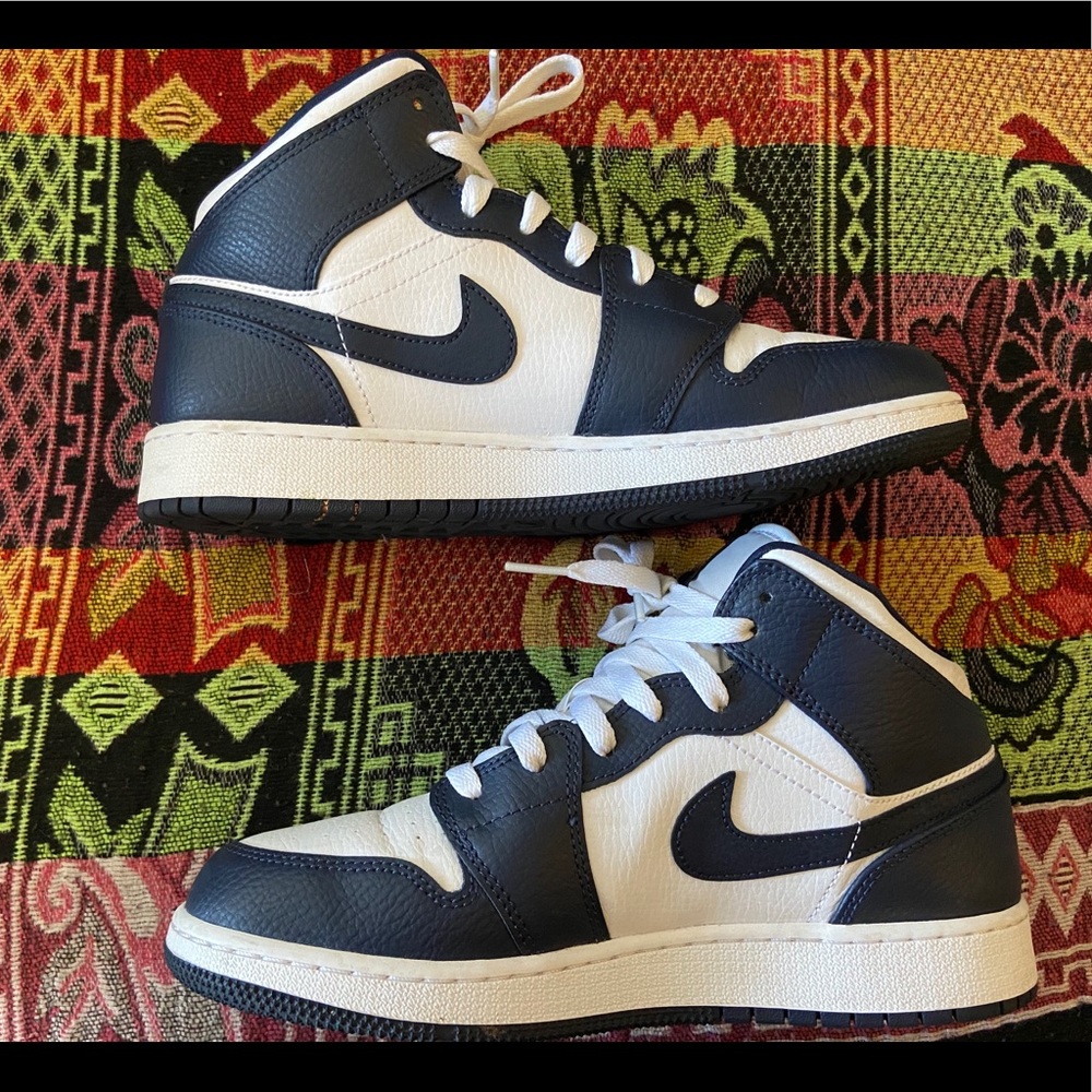 Air Jordan Mid